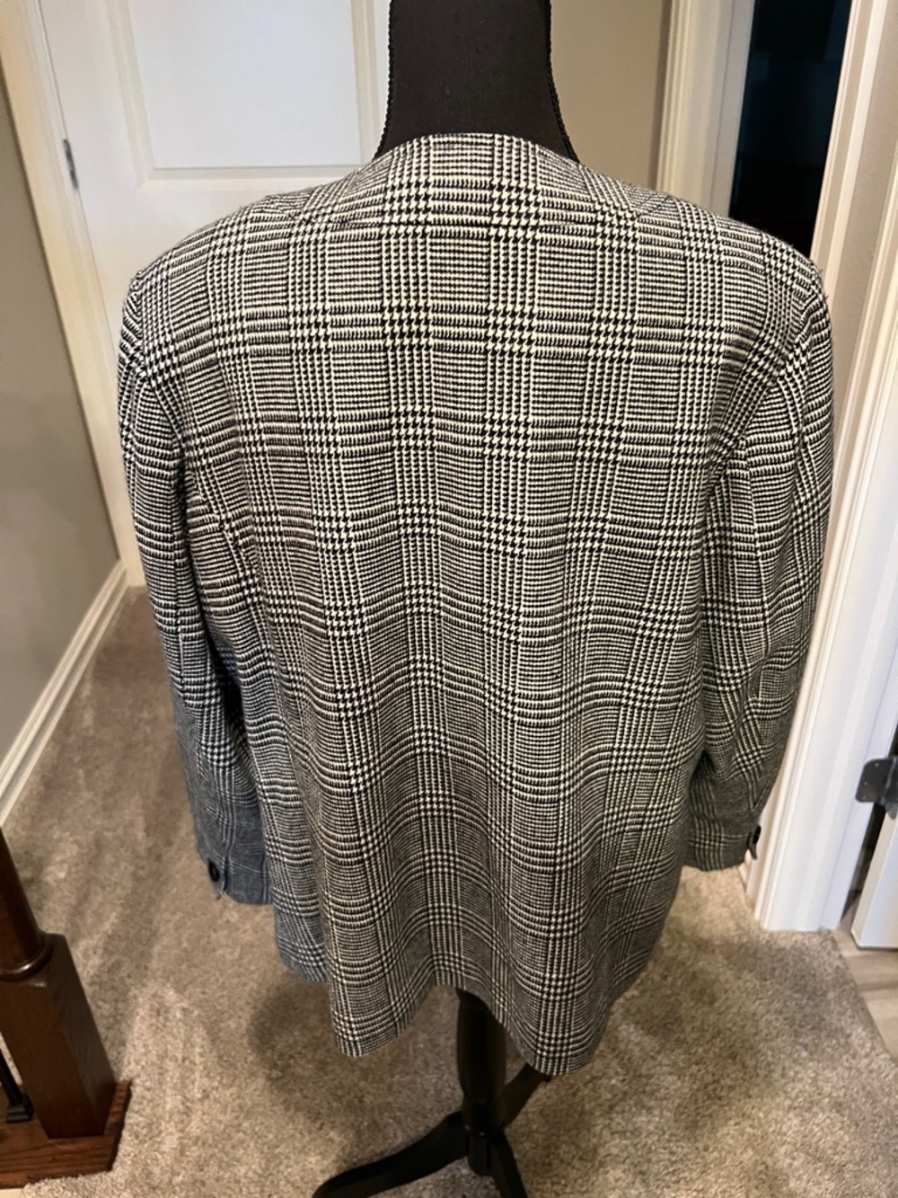 JM Collection Black and White Glen Plaid Round-Neck Blazer - Picture 9 of 10